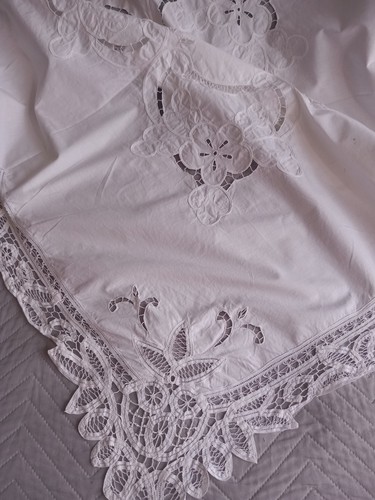 Vtg antique white cotton - white,