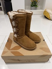 Kookaburra By UGG K Victoria