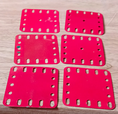 Red metal perforated square - 6x,