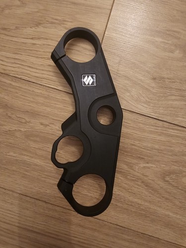 Top yoke upper fork clamp - yoke,