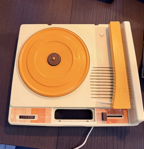 Fisher price model 825 vintage - model,