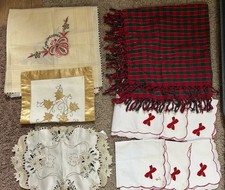 2 Vintage Christmas Tablecloths 2 Table Centres & Serviettes Bundle Table Cloth