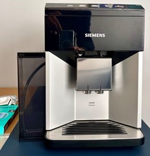 Siemens EQ.500 Integral Bean to Cup Coffee Machine- Black & Silver. 4 Months Old