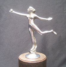 VINTAGE 1930s EVE WITH APPLE CAR RADIATOR CAP MASCOT ~FIRST FEMALE HOOD ORNAMENT