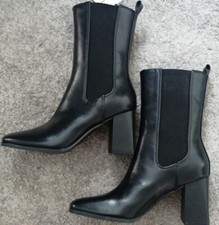 Ladies Boots Size 3 (elastic