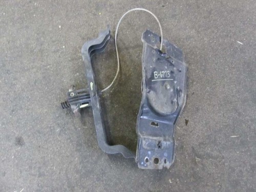 Spare wheel carrier - wheel, has