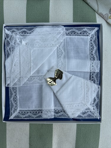 Vintage nottingham lace - x,