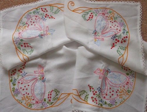 Vintage hand embroidered - hand,