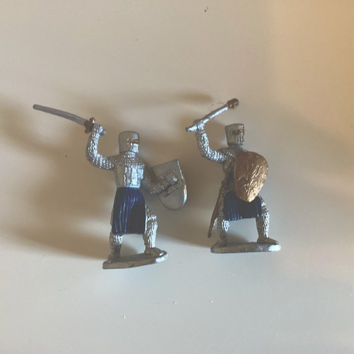 Two miniature plastic knights - plastic,