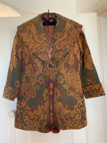 Luxurious mulberry tapestry - luxurious,