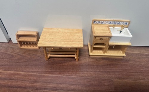 Scale dolls house wooden - 1:12,