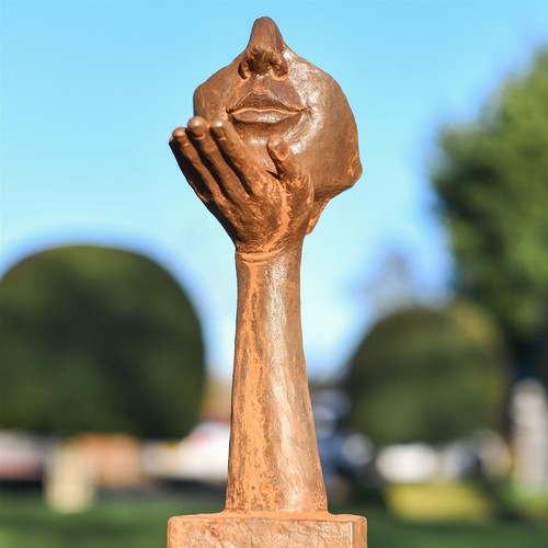 Abstract kiss cast - cast, iron