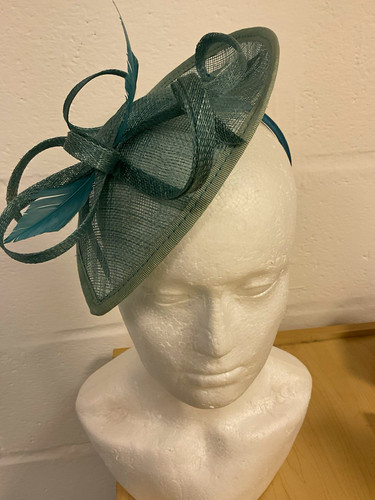 Green sinamay mesh bow - green,