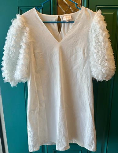 White floral applique - 3d,
