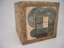 Troika Plant Pot Holder