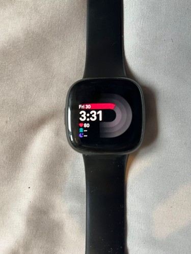 Fitbit versa smart watch - 3,