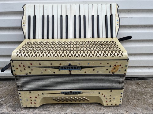 Hohner carmen accordion - hohner,