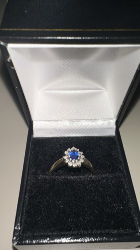 9ct gold hallmarked - 9ct, sapphire