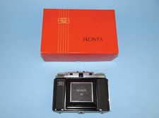 1950s Zeiss Ikon Ikonta 'M' folding rangefinder camera. Novar f/4.5 lens. Boxed.