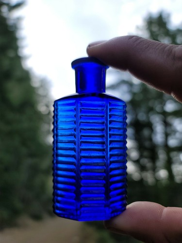 Old deep cobalt poison very - old,
