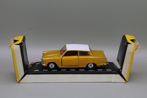 Dinky 133 1965 ford cortina - 1965,