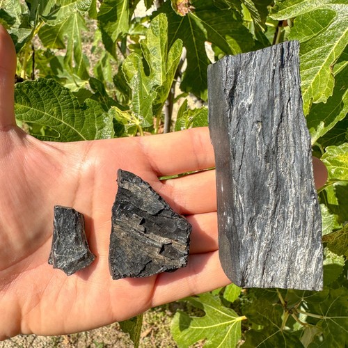 Natural rough jet stone - natural, /
