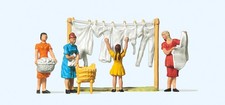 Preiser 14050 Women Hanging