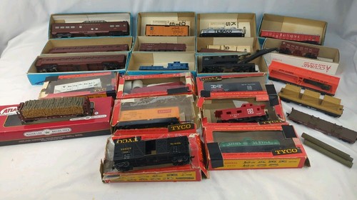 Lot vintage ho scale - of,