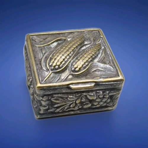 Antique silver tone - snuff, box