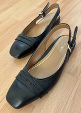 Vionic Shoes ladies size 5 Black **NEVER WORN** Lynda