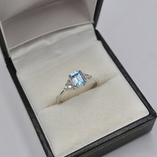 9ct White Gold Emerald Cut