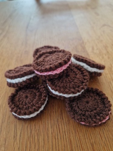 Hand knitted oreo - x,
