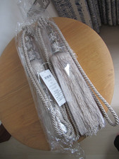 PAIR OF LAURA ASHLEY SELBY TIE