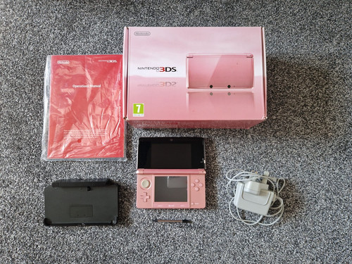 Official nintendo 3ds console - nintendo,