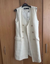 zara sleeveless white coat