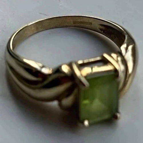 9ct yellow gold - emerald, shape