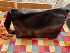 GENUINE MOLESKINE MESSENGER