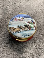 Crummles Enamel Trinket Pill