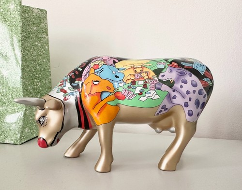 Cow parade moovin all the - cow,