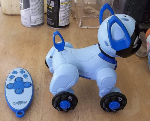 The wowwee chippies robot - the,