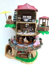 Sylvanian Families Stunning Christmas Decorated Old Oak Hollow Tree House bundle