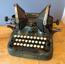 Antique 1913 Oliver No.9 Batwing Dark Green Typewriter