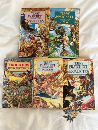 Terry pratchett paperback - terry,