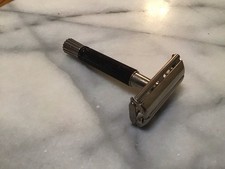 Vintage Gillette T-2 1973 Black Super Speed Safety Razor NICE