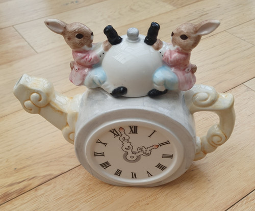 Leonardo vintage bunny clock - vintage,
