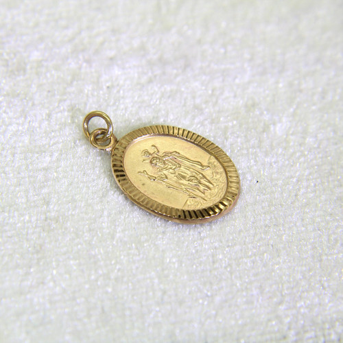 9ct yellow gold - yellow, oval