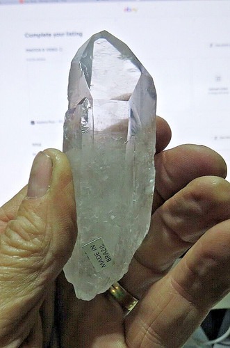 Large quartz crystal cluster - ,
