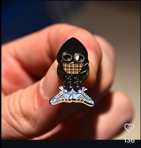 Casual ultras pin badge a - casual, &