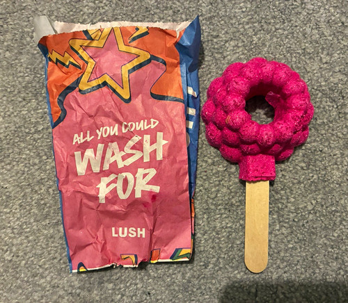Lush pink ring bath - bath, bomb