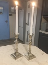 A FINE QUALITY PAIR OF ANTIQUE